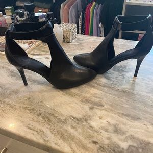 Simply Vera Wang sexy 4 inch heel